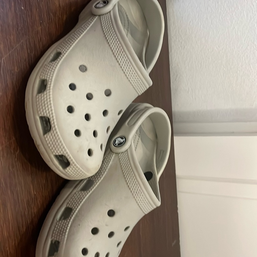 Grey crocs size 5/7